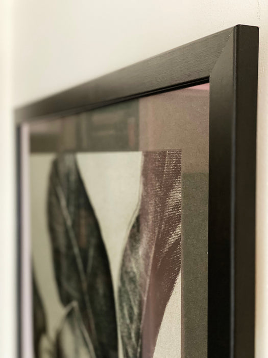 Like a shadow covering parts of my heart, how can I explain