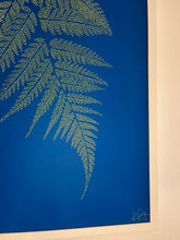 Load image into Gallery viewer, Fluorescent Fern