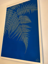 Load image into Gallery viewer, Fluorescent Fern