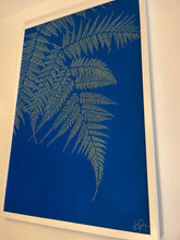 Load image into Gallery viewer, Fluorescent Fern